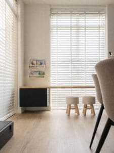 Speelhoek in de woonkamer/eetkamer