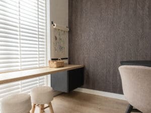 Stijlvolle speelhoek en eethoek in woonkamer