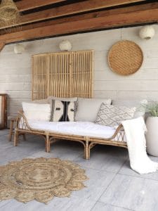 Styling buitenruimte overkapping riet en rotan