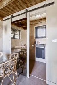 Casa Calma Tinyhouse - Kelly interieurdesign badkamer